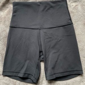 Lululemon Align Highrise bike shorts 6”